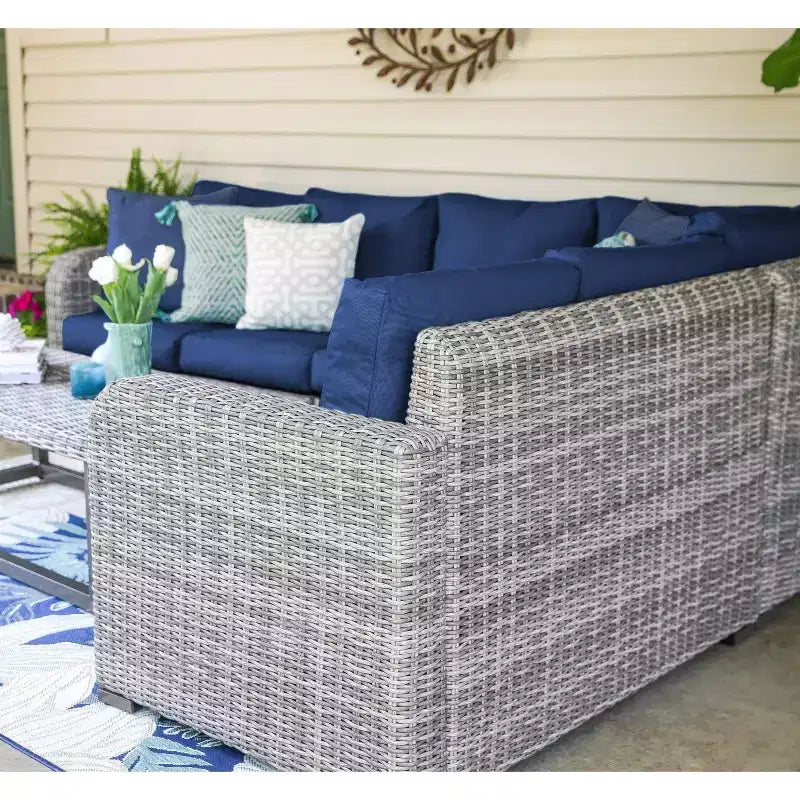Sectionnel en osier 5 pièces Forsyth de Leisure Made avec coussins en tissu bleu marine
