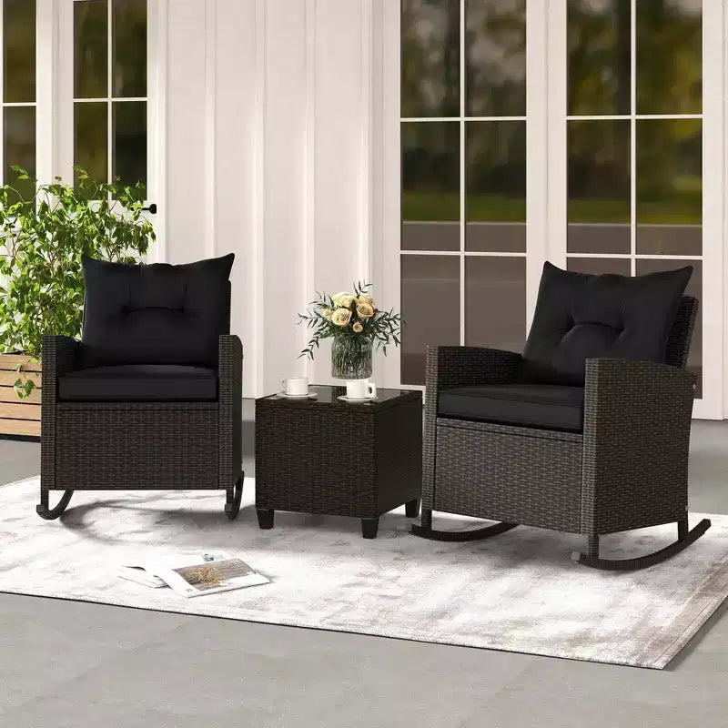 Costway Ensemble de 3 pièces de chaises à bascule en osier pour patio avec table en verre trempé et coussins moelleux Extérieur Beige/Bleu marine/Noir/Rouge