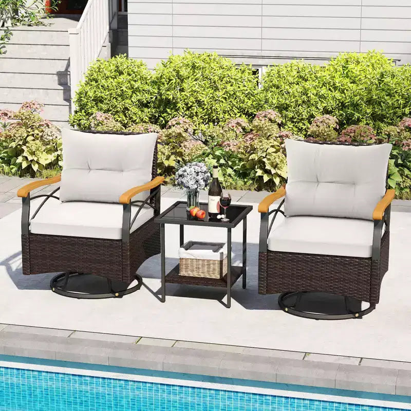 Costway Ensemble 3 pièces de chaises pivotantes d'extérieur avec table d'appoint à 2 niveaux en verre trempé Coussins Gris/Blanc
