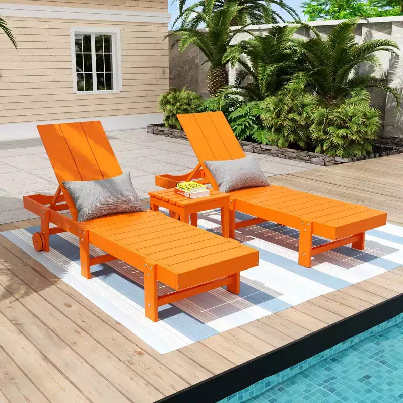 WestinTrends Ashore Lot de 2 chaises longues modernes en polyéthylène inclinables avec roues et 1 table d'appoint