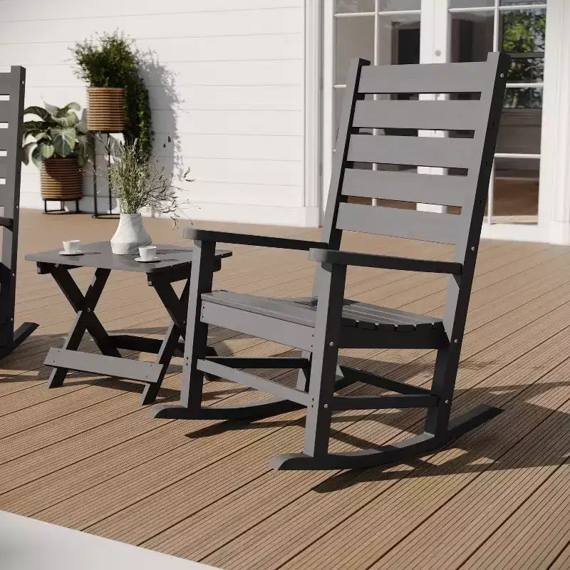 Ensemble 3 pièces Merrick Lane Chaises/Table pour utilisation intérieure/extérieure toutes saisons avec 2 fauteuils à bascule contemporains et une table d'appoint élégante
