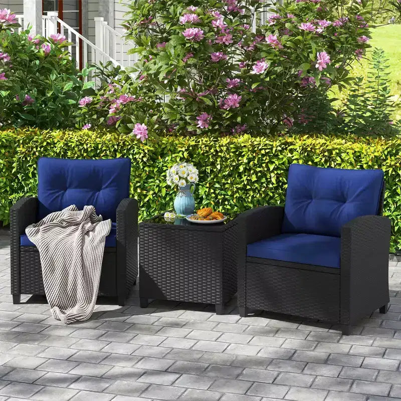 Ensemble de mobilier de patio Costway 3 pièces avec table basse en verre trempé et coussins lavables Beige/Noir/Blanc cassé/Rouge/Bleu marine/Turquoise