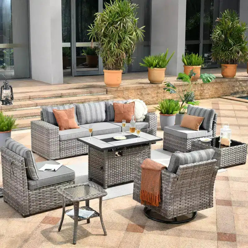 Ensemble de mobilier de patio d'extérieur en osier Marlton 9 pièces avec canapé de conversation, brasero rectangulaire, fauteuil pivotant et coussins