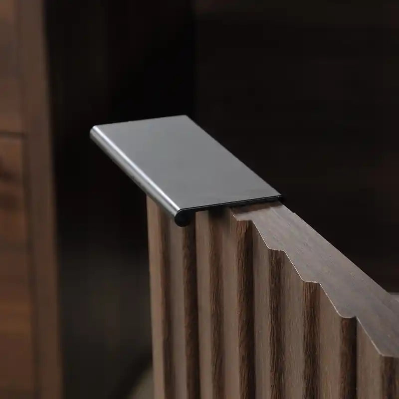 59.13 Bureau d'angle de qualité commerciale avec 3 tiroirs et une armoire